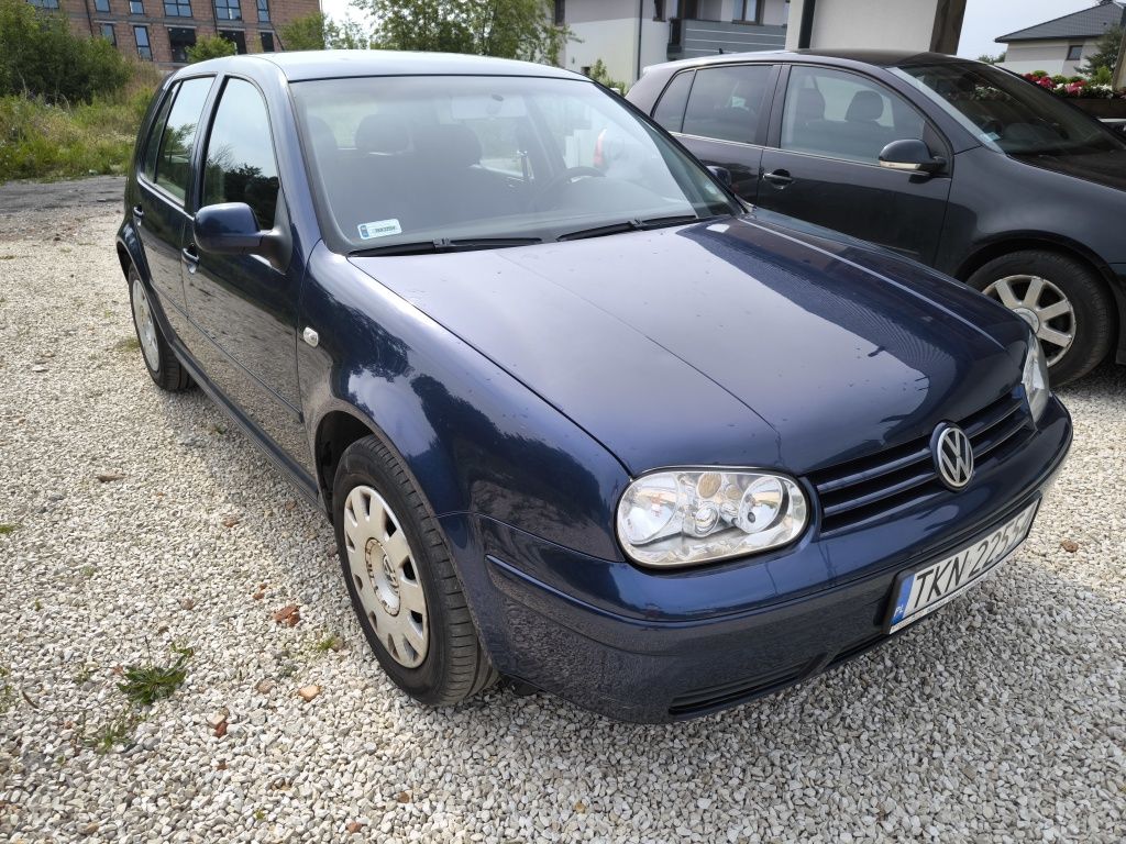 Volkswagen Golf 4 2003r. Benz+Gaz, dwa komplety opon, bezwypadkowy