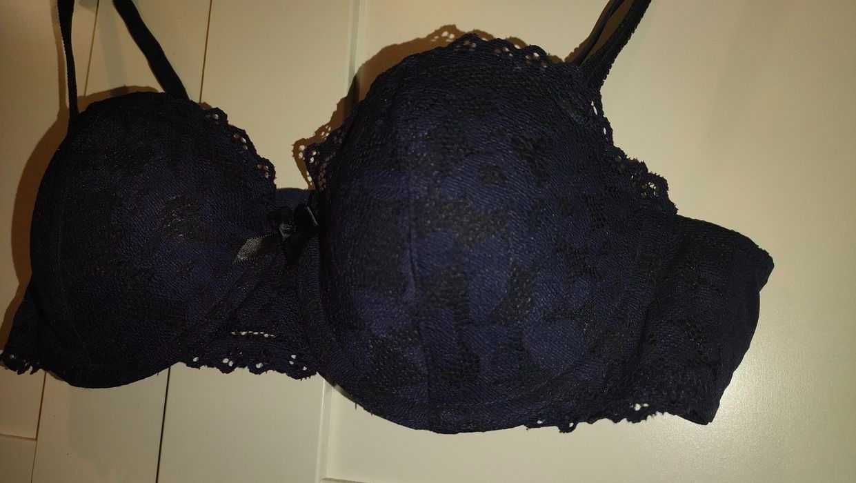 Subtelny, uroczy biustonosz H&M 80 A