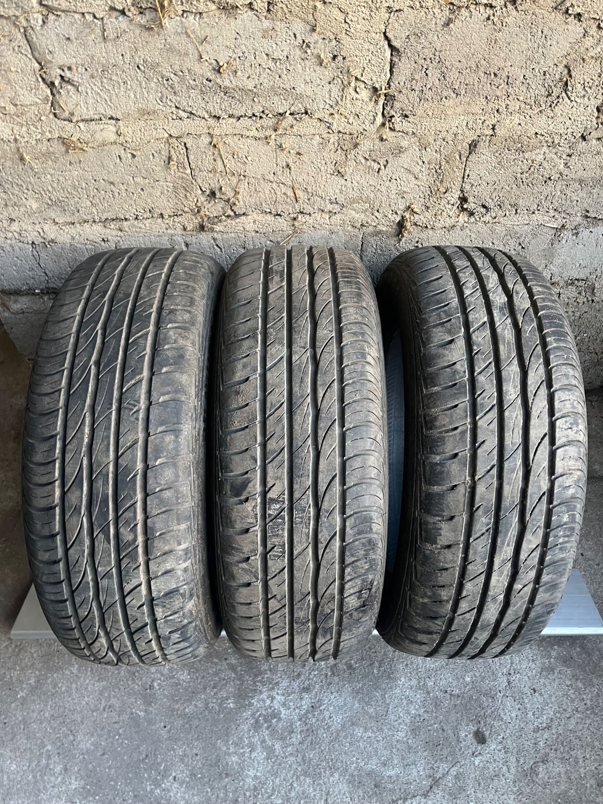 Opony letnie Barum 195/60/15r 3 szt