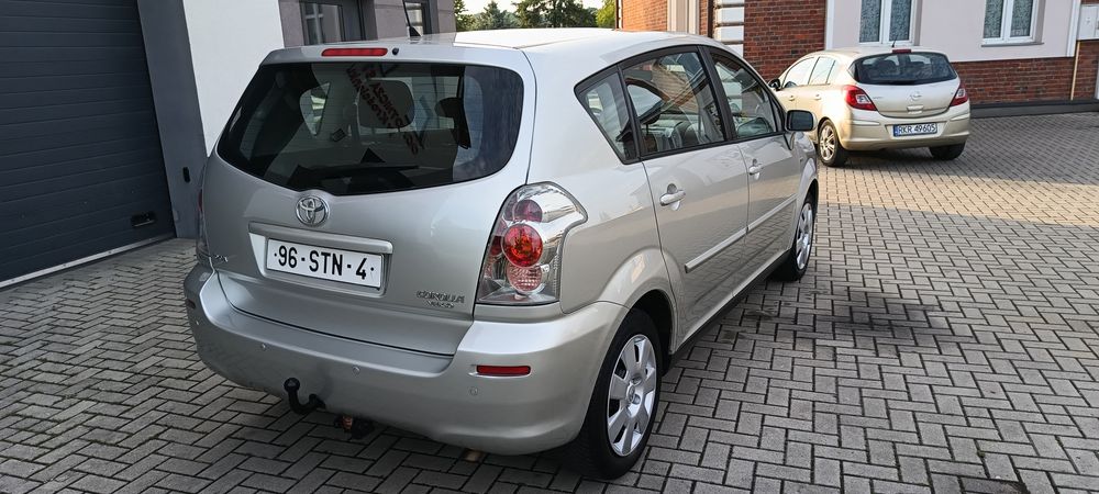 Sprzedam bardzo ładną Toyotę Corollę Verso mały przebieg tylko 133 tys