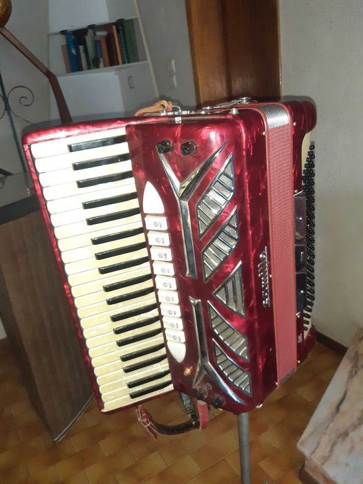 vendo acordion de teclas 120 baxos camilo