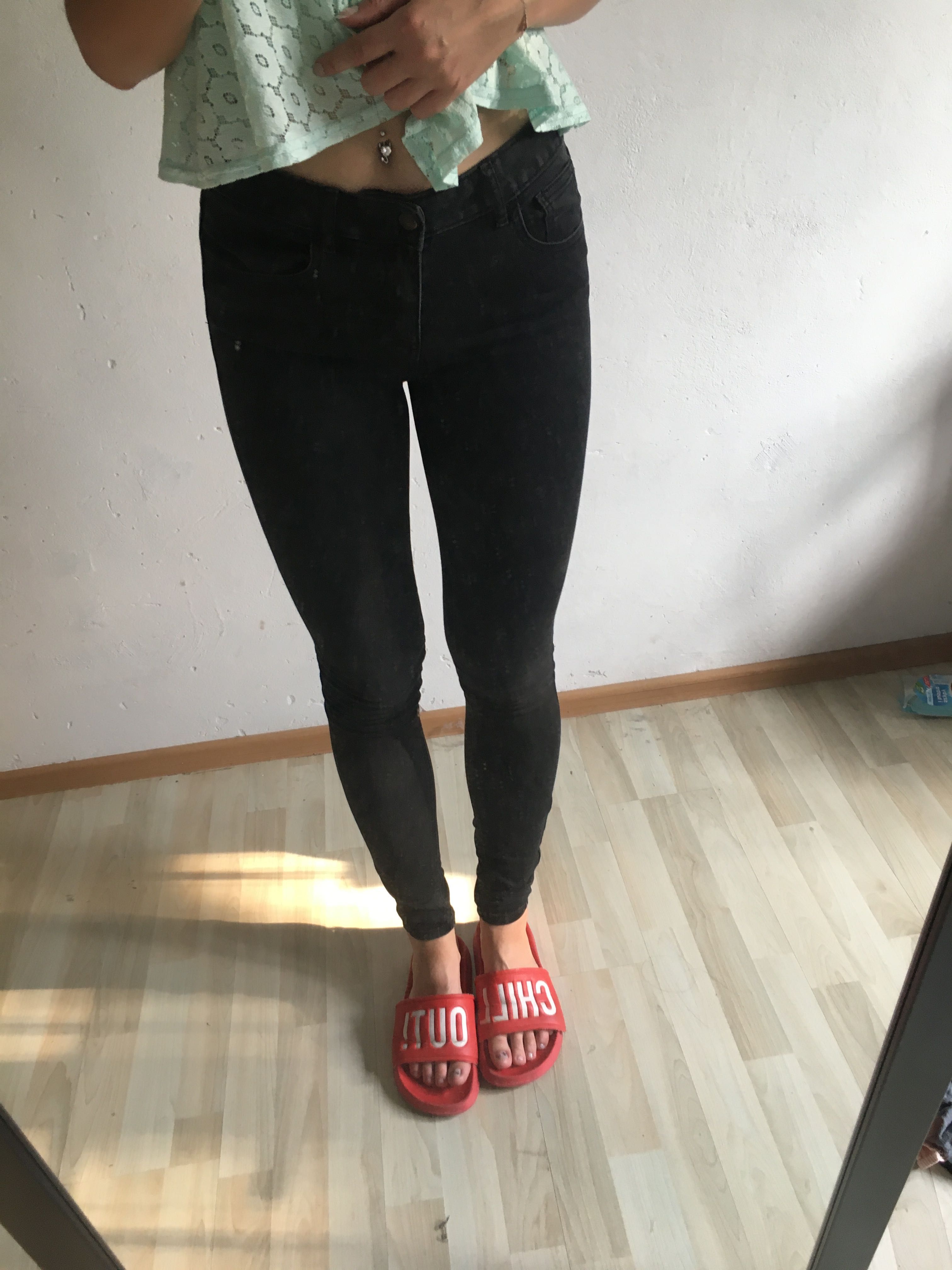Czarne rurki dopasowane skinny spodnie dopasowane z wysokim stanem