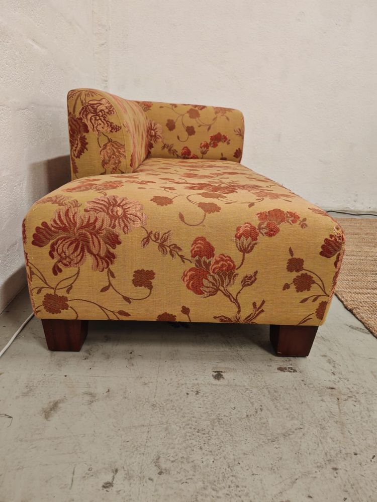 Chaise longue / sofa