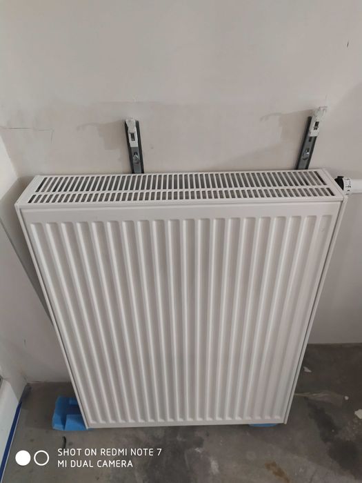 Grzejnik 3500W 92X90trzykomorowy+głowica termostatyczna+mocowania nowy