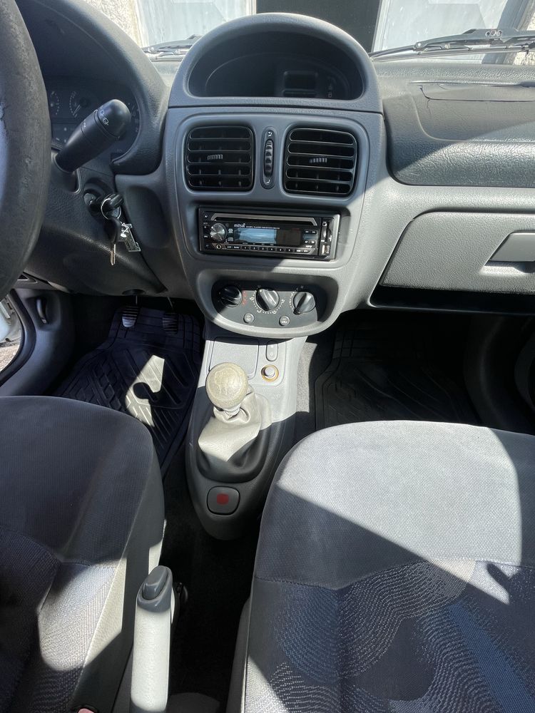 Renault Clio II Diesel- 1.9 D RXE (muito bem estimado)