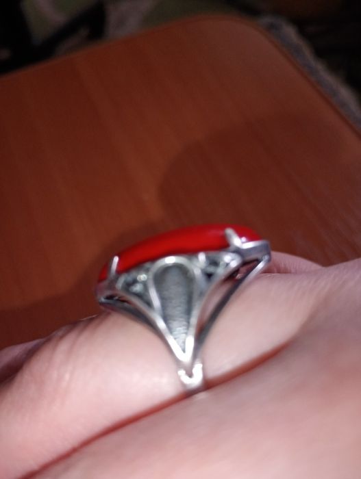 Продам срібний вінтажний перстень,часів союзу,масівний,камінь корал