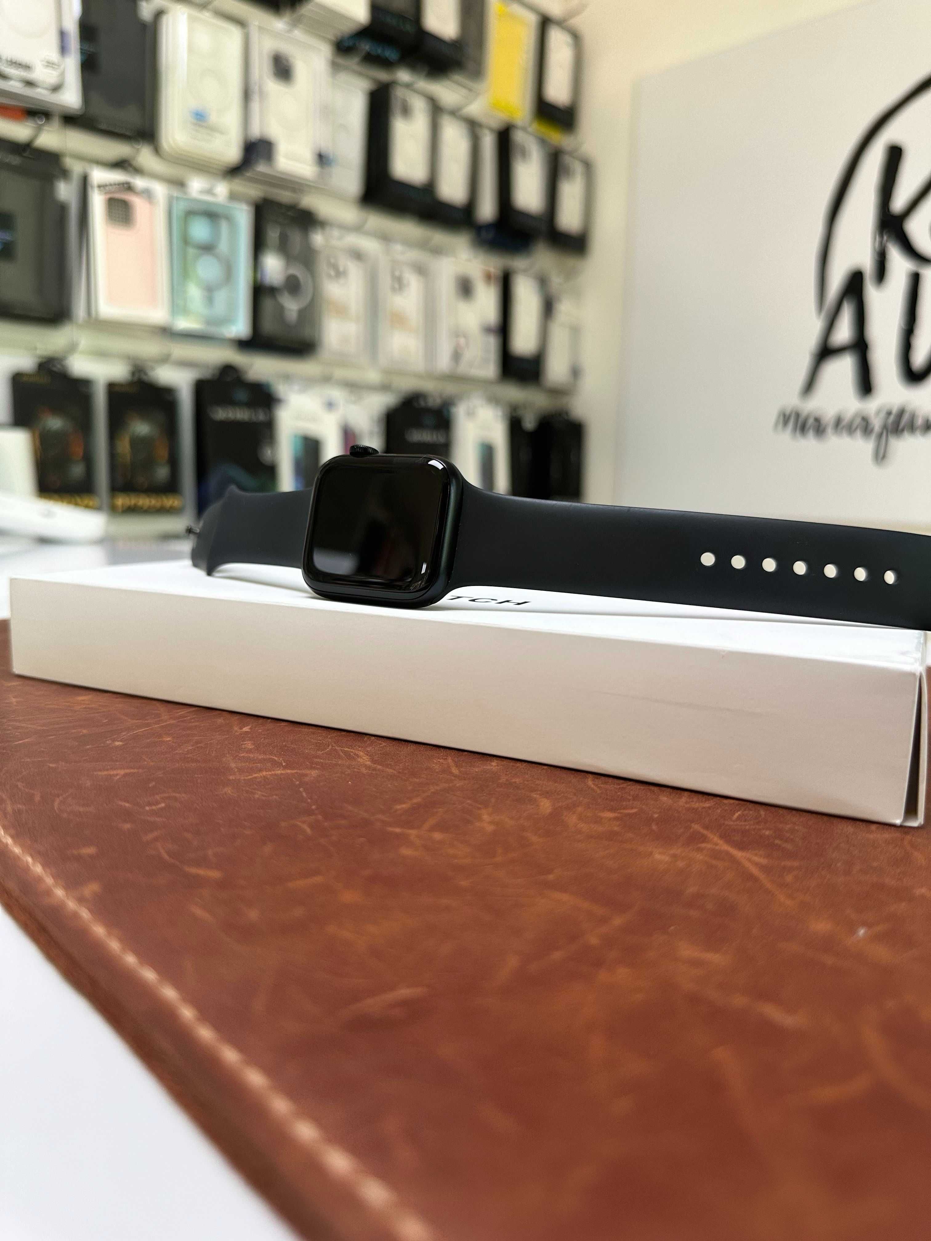 Годинник Apple Watch SE2 - акумулятор 100%