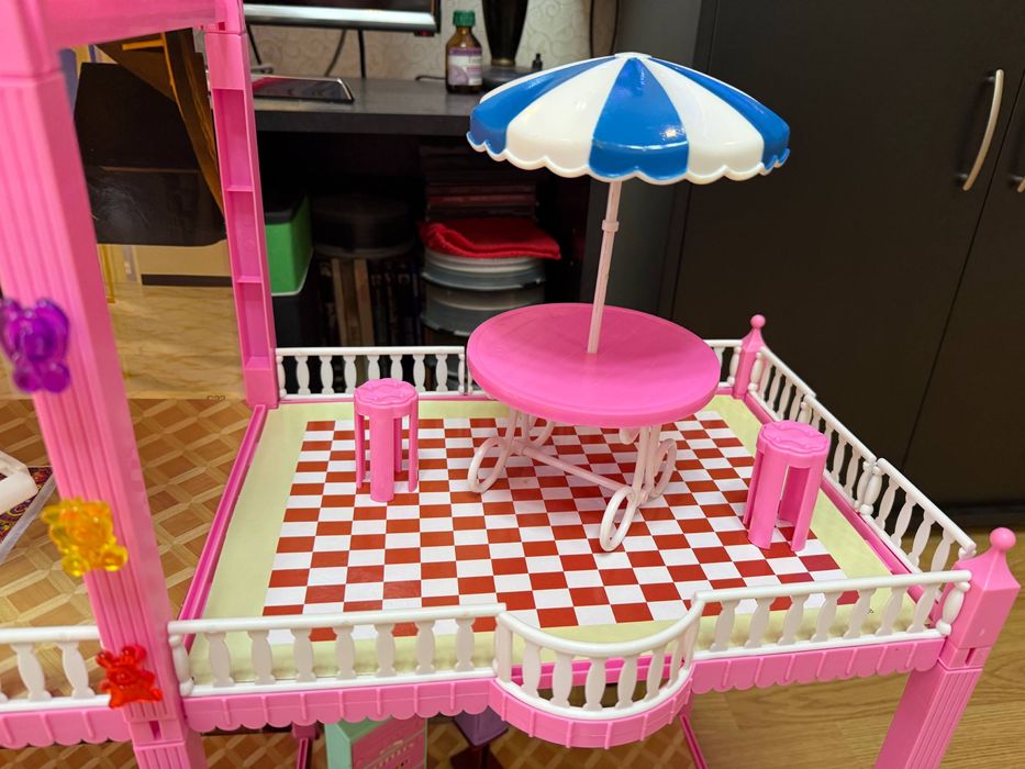 Кукольный домик для Барби.