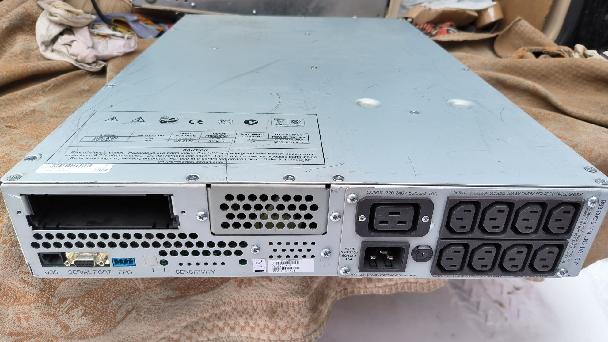 Бесперебойник APC Smart UPS 3000 DLA3000RMi2U