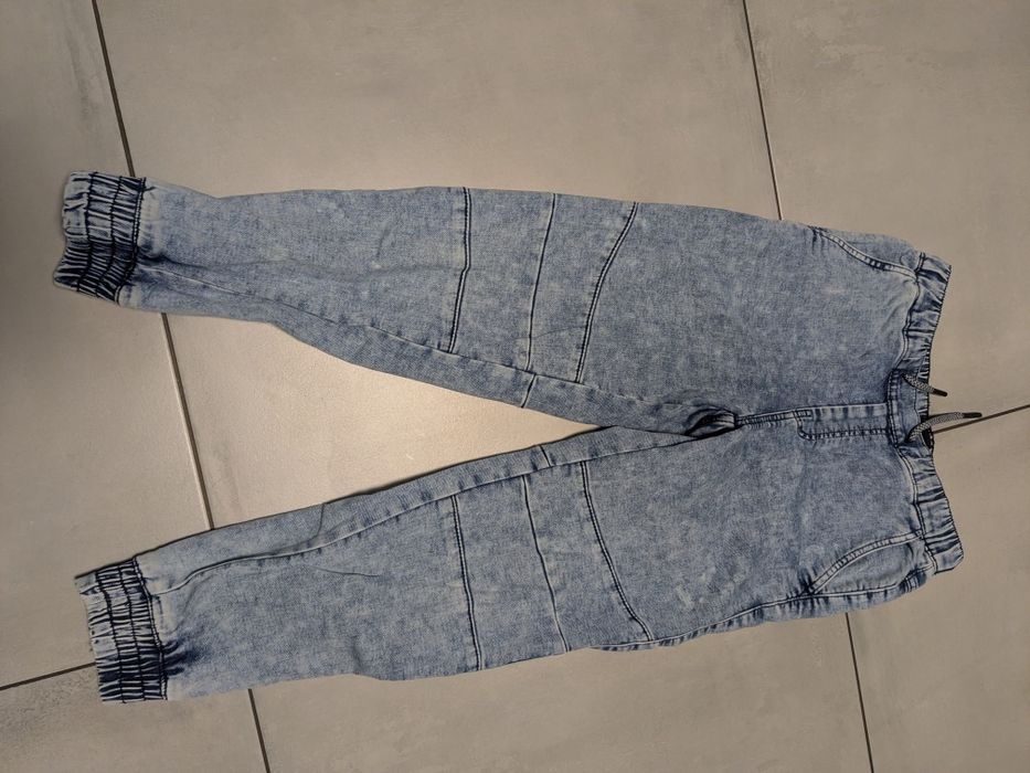 Zestaw spodnie i bluza 158