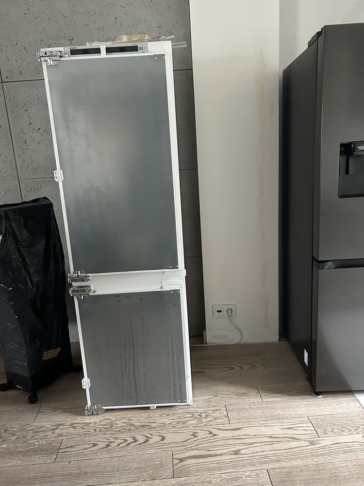 Lodówk SIEMENS no frost do zabudowy w pelni sprawna