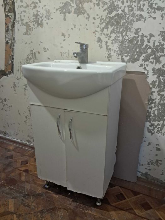 Продам умывальник  с тумбой б/у
