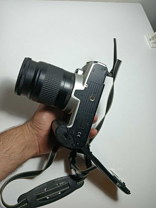 Aparat analogowy Canon EOS 500N z obiektywem 28–80mm