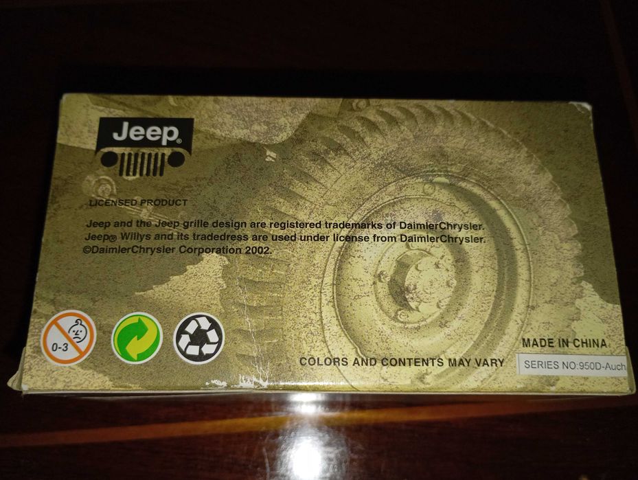 Jeep Willys em miniatura/brinquedo na escala 1/43