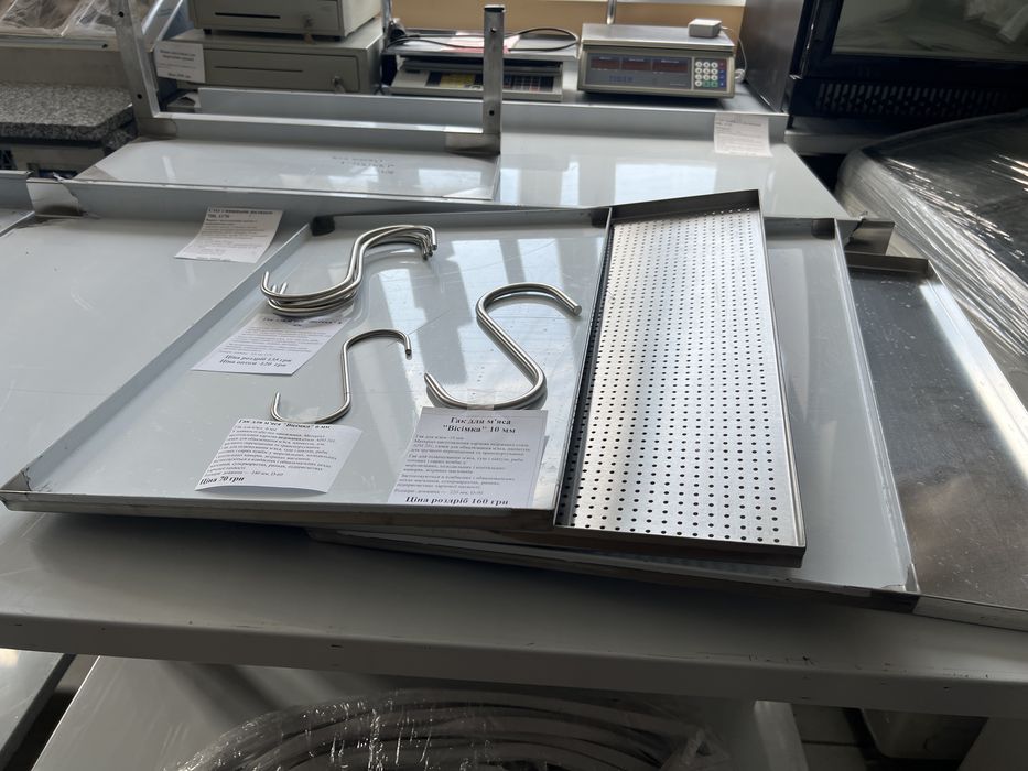 Вироби з нержавіючої сталі /гак для мʼяса, деко, столи, мийки, стелажі