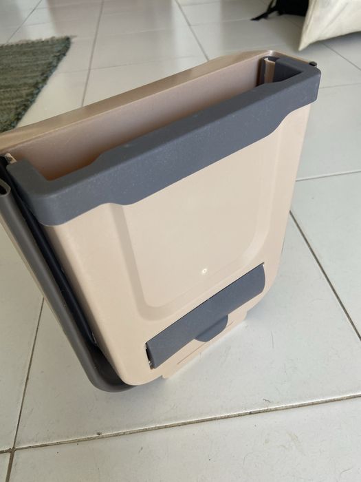 Mini caixote de lixo para pendurar.