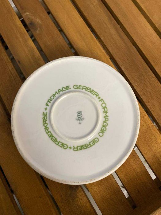 Шкатулка посуд сервірувальний із кришкою сирниця виготовлена з фарфору