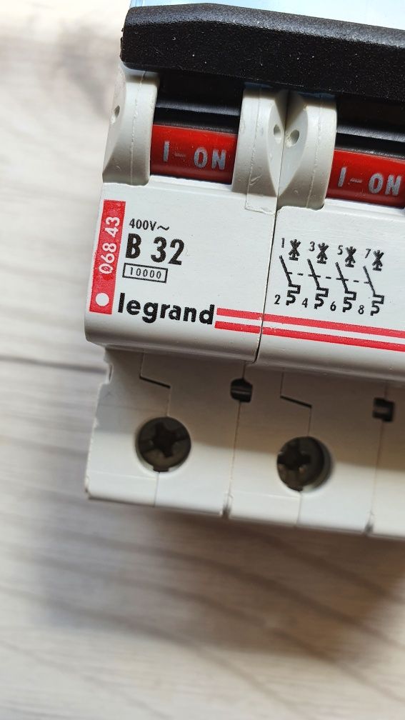 Wyłącznik nadprądowy Legrand S314 B32 4P 400V