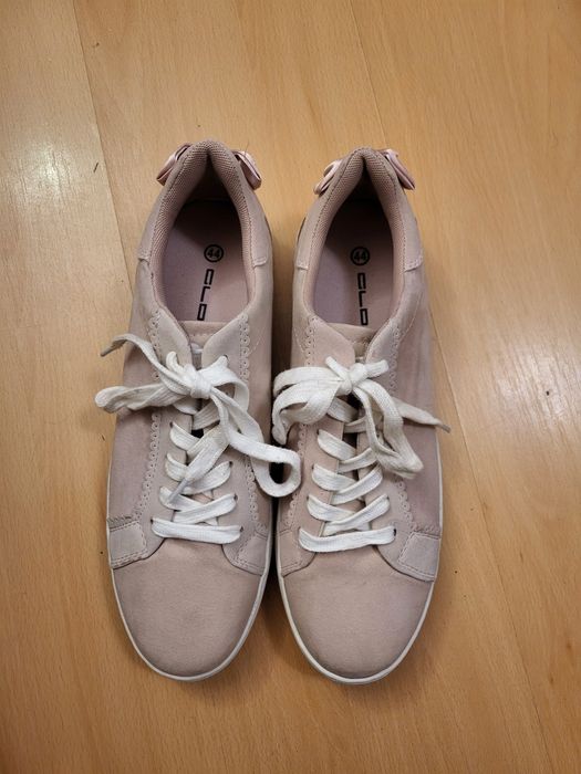 Buty sportowe damskie