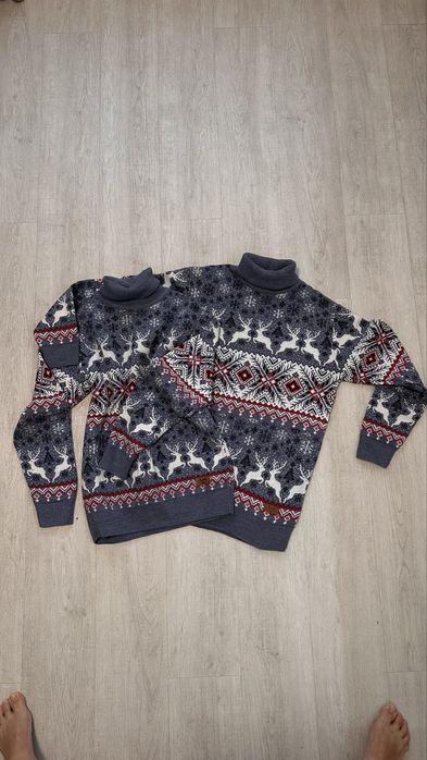 Парні новорічні зимові светри