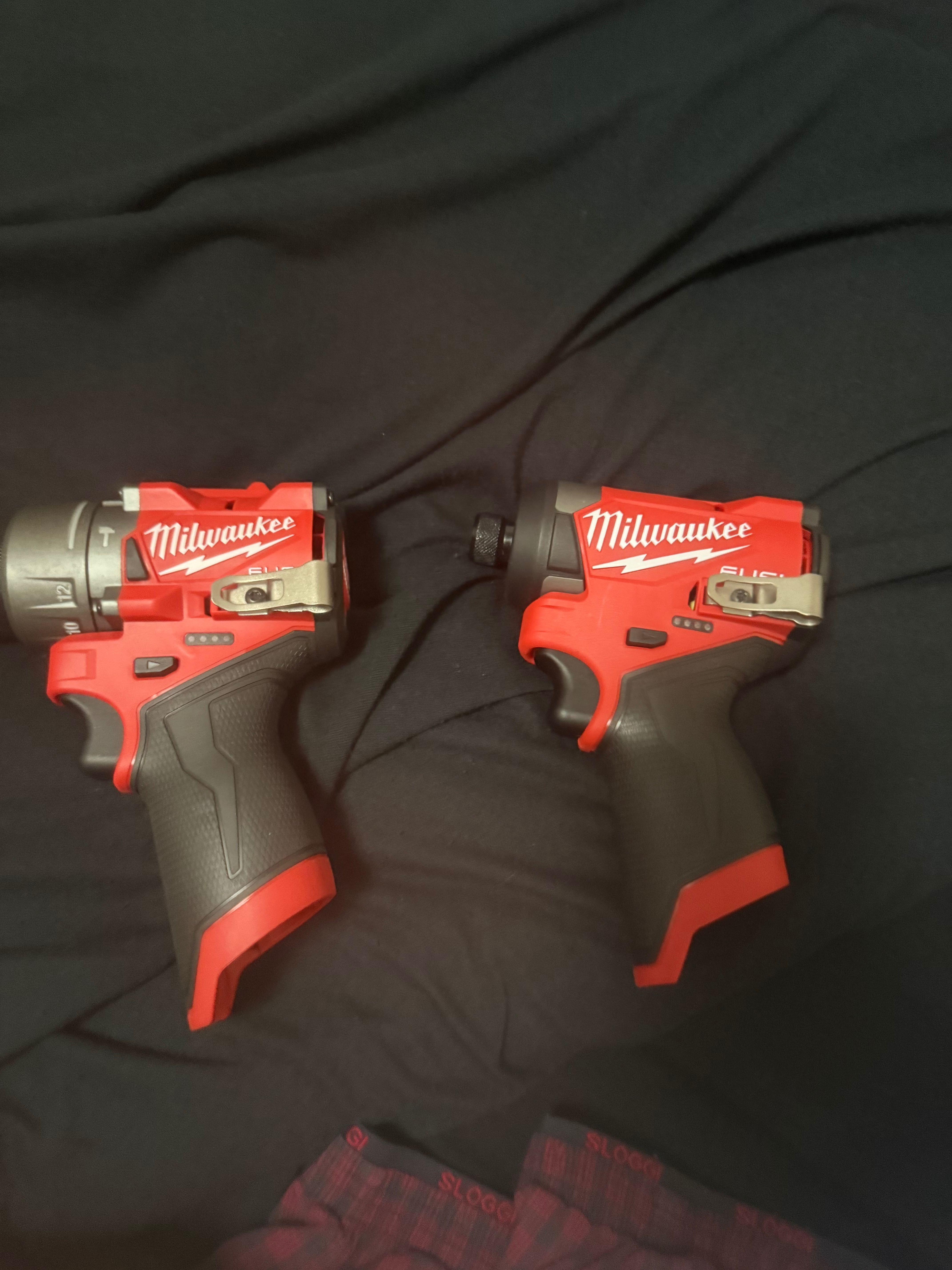 Milwaukee Fuel M12 zakrętarko-wiertarka z udarem, wkrętarka, 2xbateria