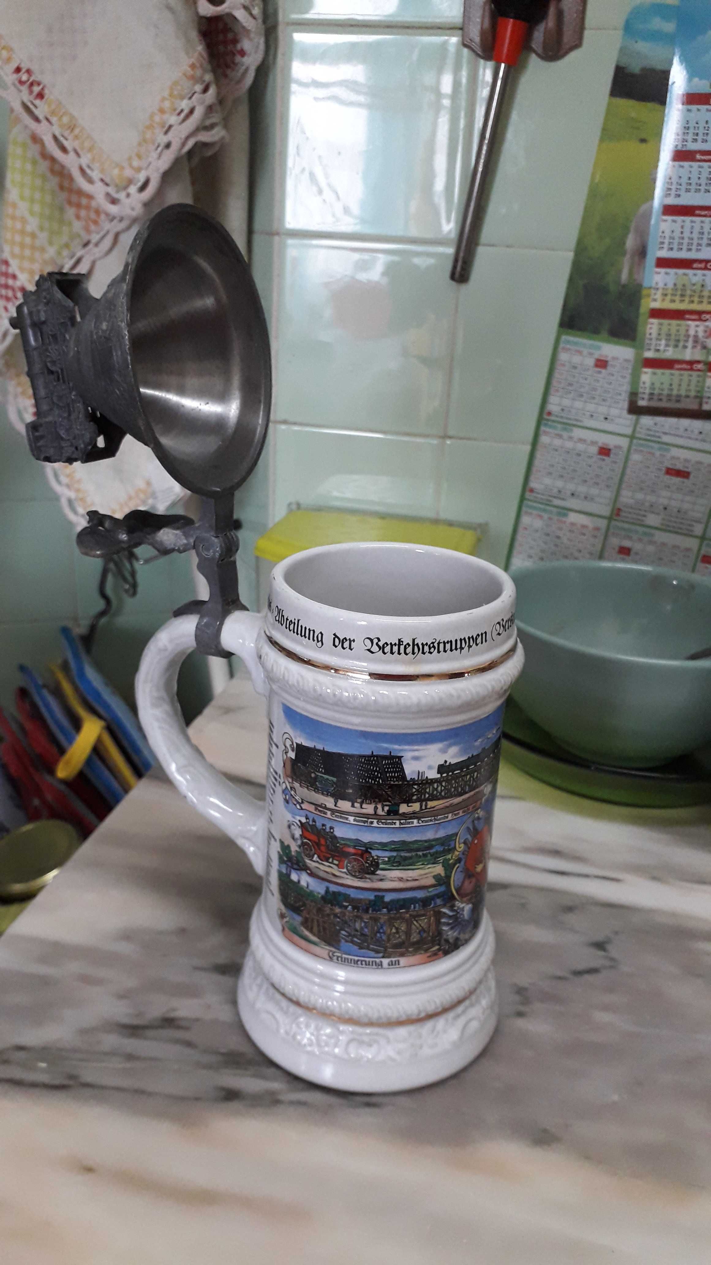 Caneca de cerveja alemã antiga de coleção