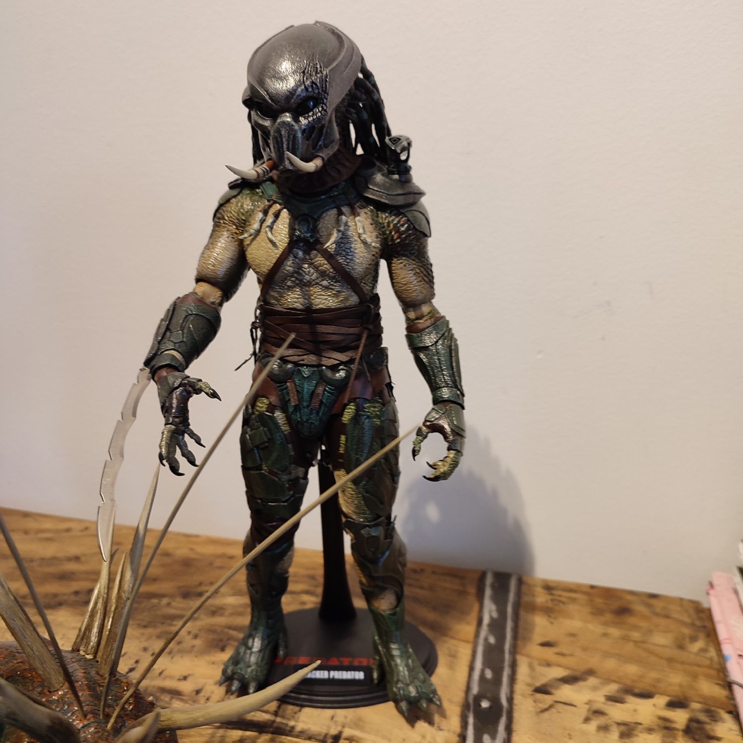 Figurka predator hot toys