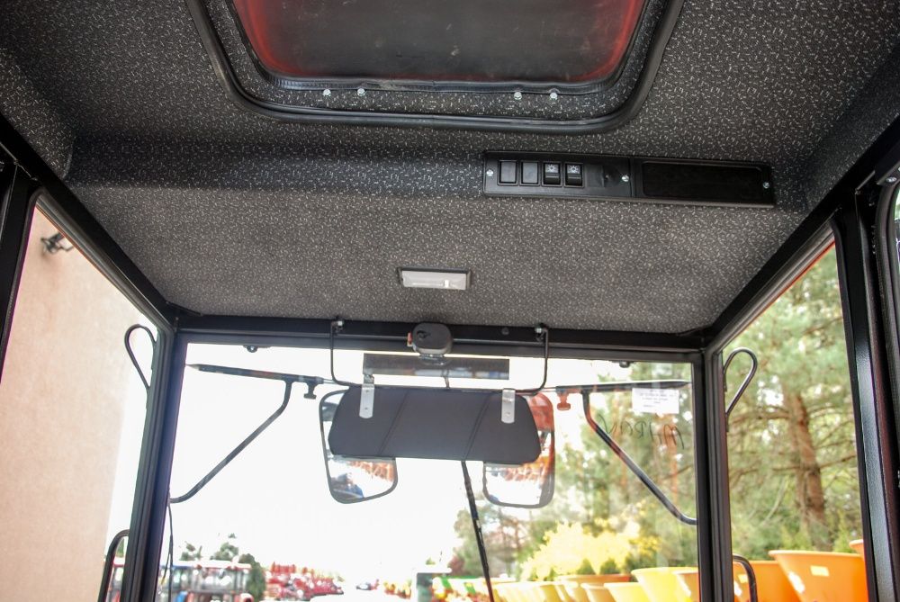 Kabina Ursus C-330 NAGLAK dach i błotniki z tworzywa (włókno szklane)