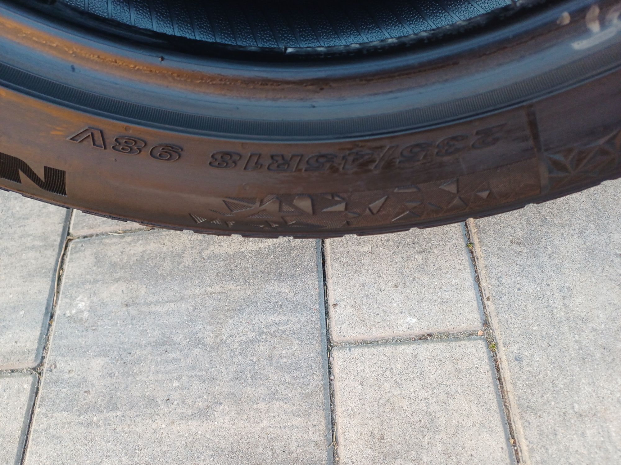 235/45R18 98V zimowe Nexen