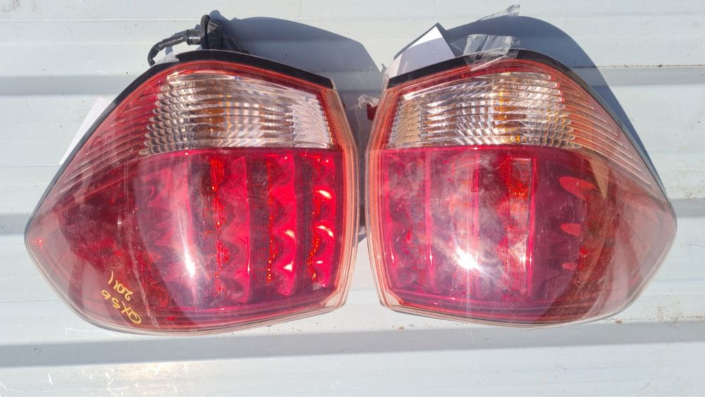 Фонарь левый правый Infiniti QX56 2004-09 и QX80 2010-15