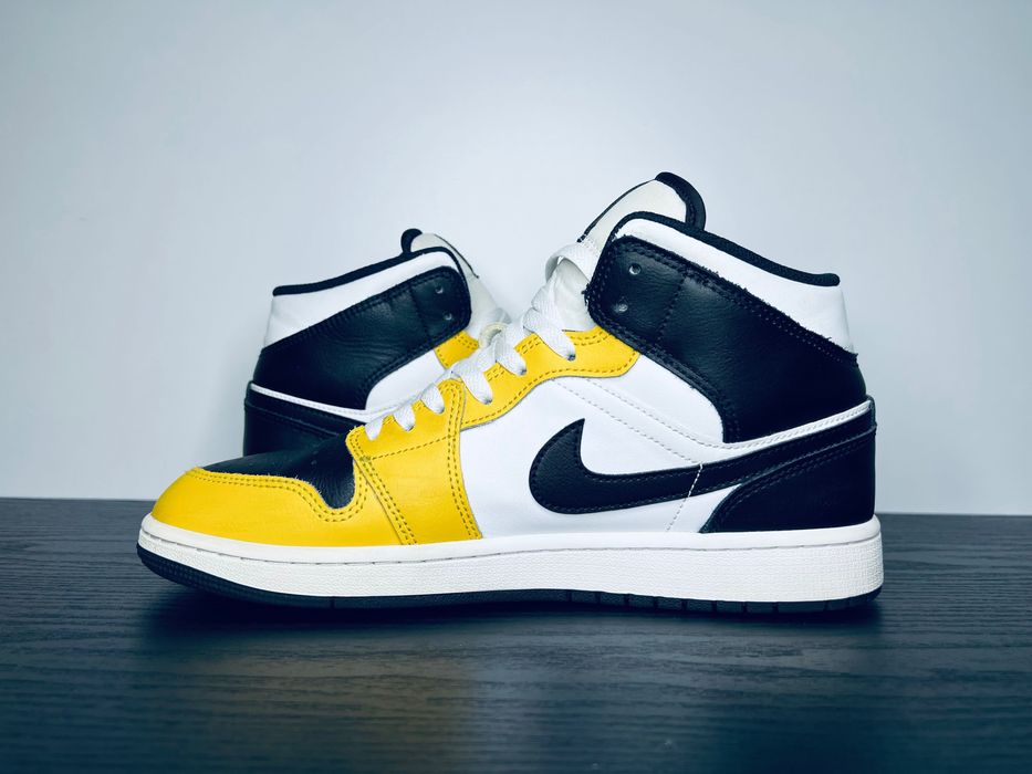 Кросівки Air Jordan 1 Mid 42.5 27см