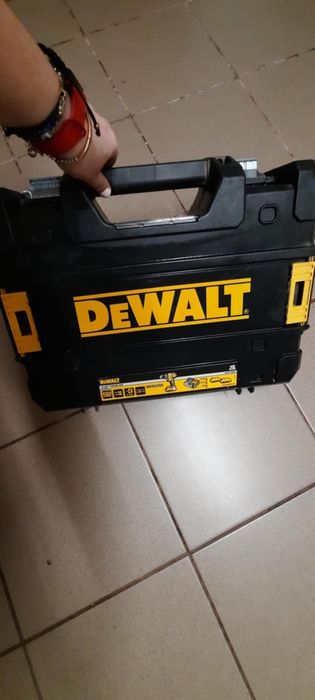 Skrzynka walizka DeWALT