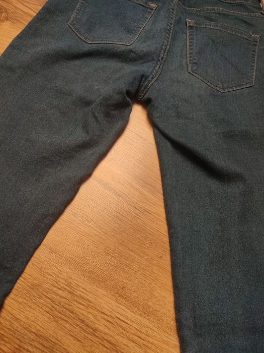 granatowe spodnie z sinsay