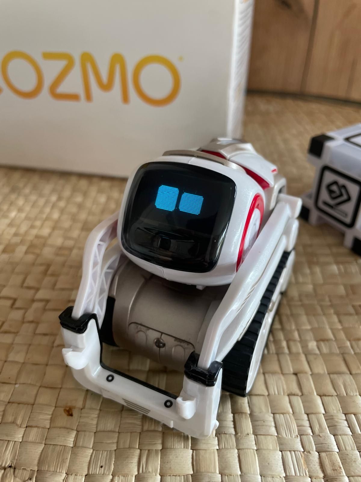 Anki Cozmo robot interaktywny