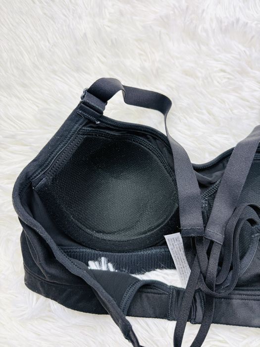 Biustonosz sportowy usztywniany 70B czarny