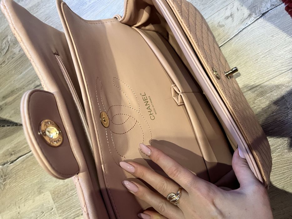 Продам сумку пудрового кольору