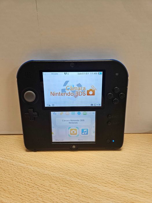 Nintendo 2DS preta e azul