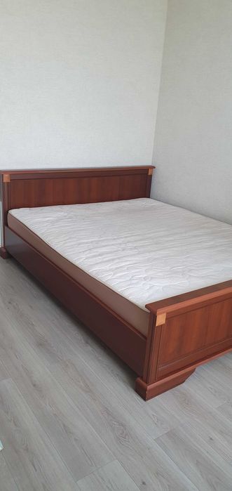 Продам двоспальне ліжко в гарному стані