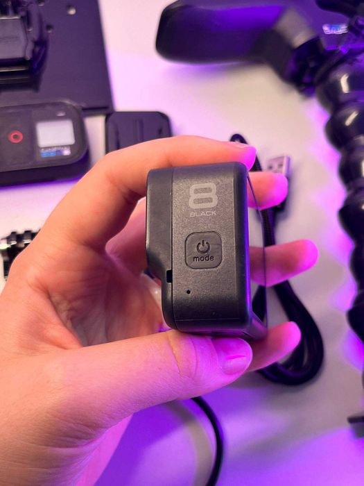 Екшн-камера GoPro Hero 8 з кріпленням-подовжувачем.