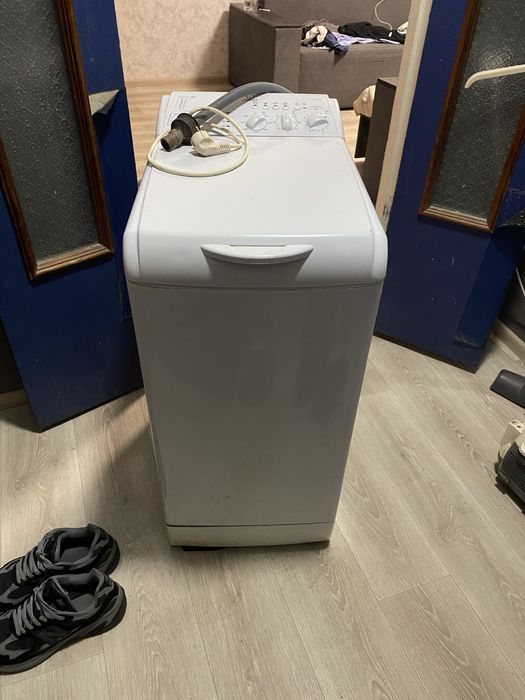 Стиральная машина Indesit WITL 86 (вертикальная загрузка)