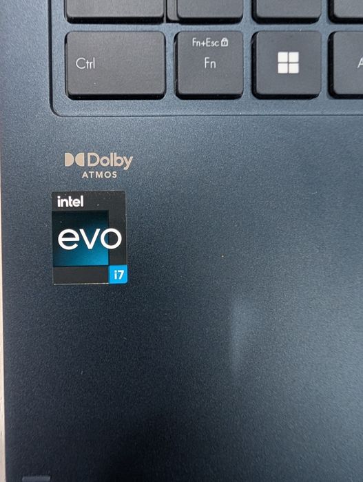 Portátil ASUS Zenbook - i7 1360P - OLED - 14" - Com garantia