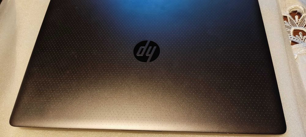 HP ZBook Studio G3 15,6 " Intel Core i7 32 GB / 500 GB srebrny