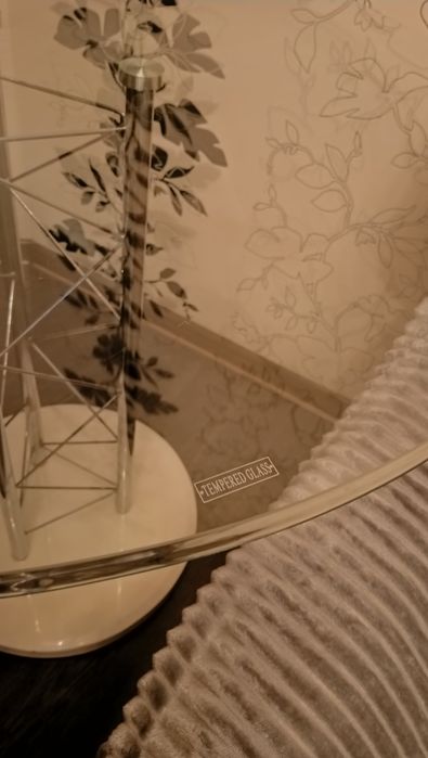 Стіл для кухні або вітальні