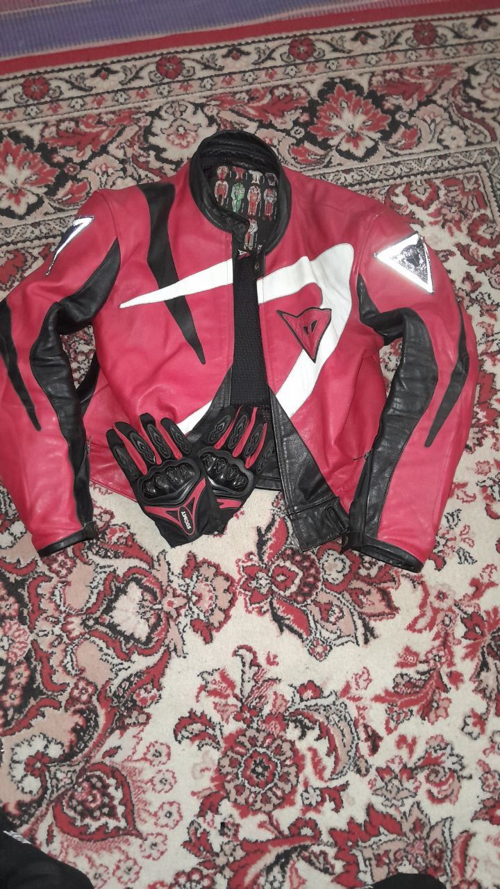 Шкіряна мотокуртка Dainese