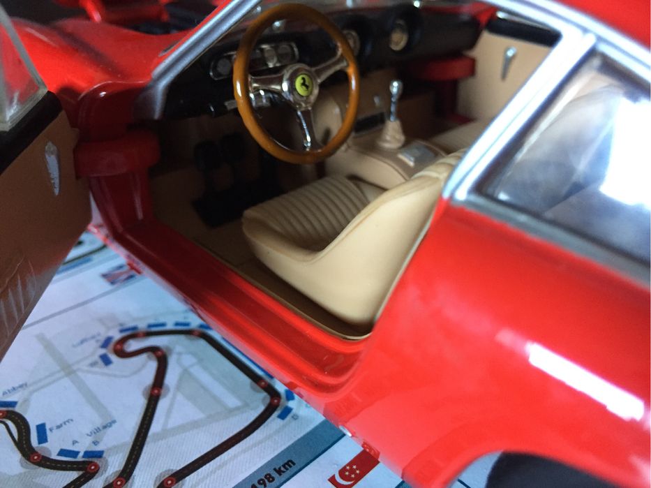 Ferrari 250 gt Berlinetta - hotwheels 1:18