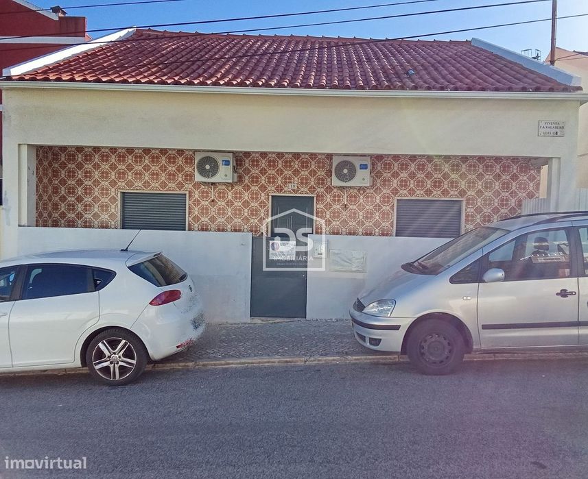 Moradia Isolada T3 Venda em Santa Iria de Azoia, São João da Talha e B