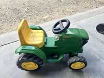 Traktorek john deere