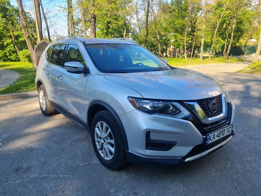 Nissan rogue SV AWD