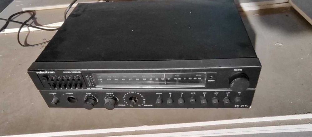 Amplituner RFT Robotron SR2410 wzmacniacz stereo z radio vintage audio