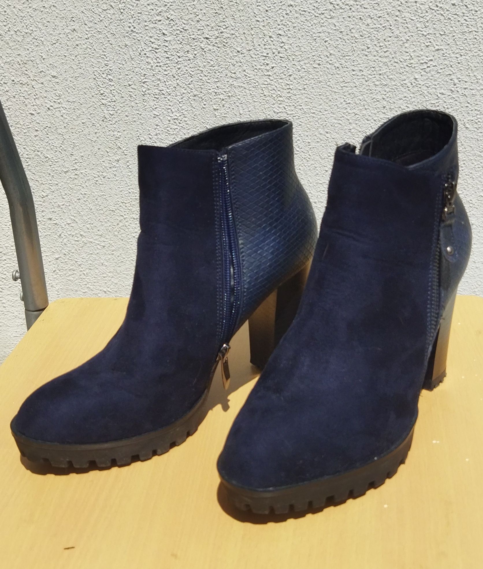 Botas altas novas